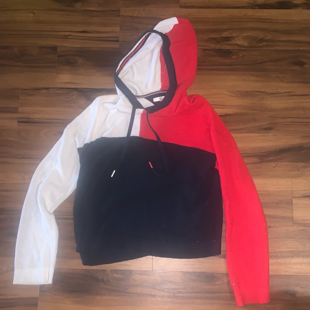 Tommy Hilfiger sweater with hood